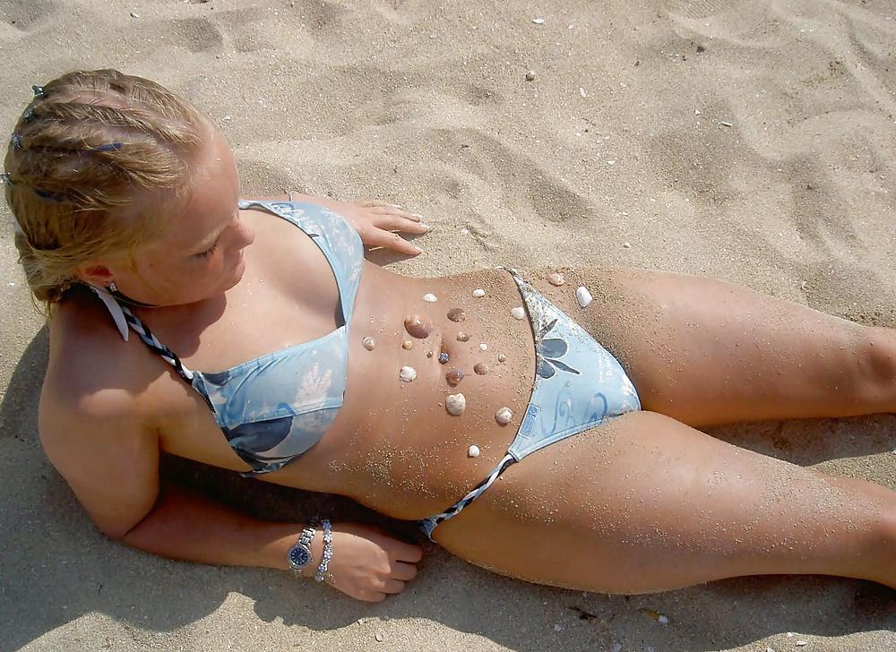 25P Cute Blonde undresses on Vacation