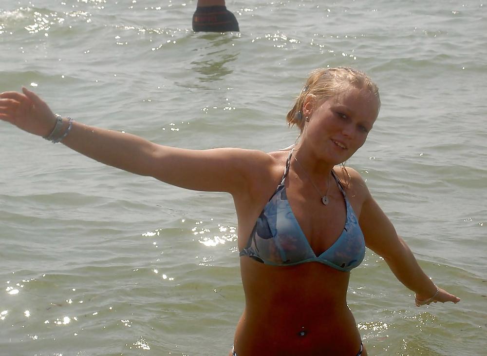 25P Cute Blonde undresses on Vacation