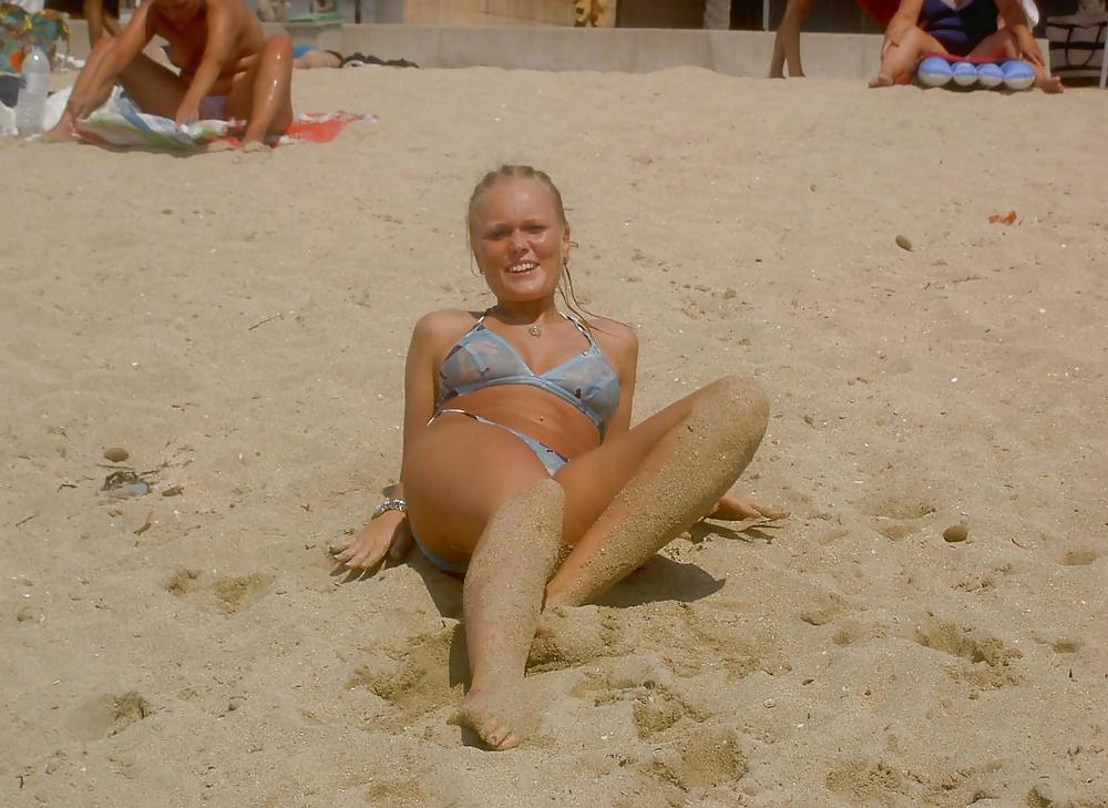 25P Cute Blonde undresses on Vacation