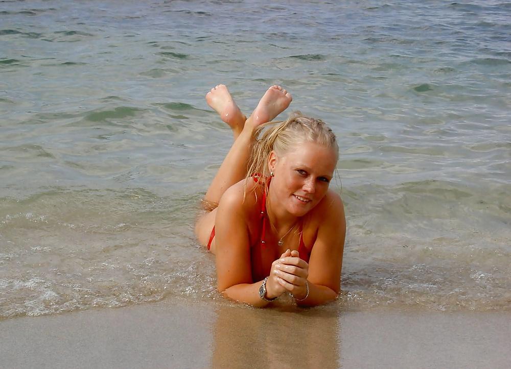 25P Cute Blonde undresses on Vacation
