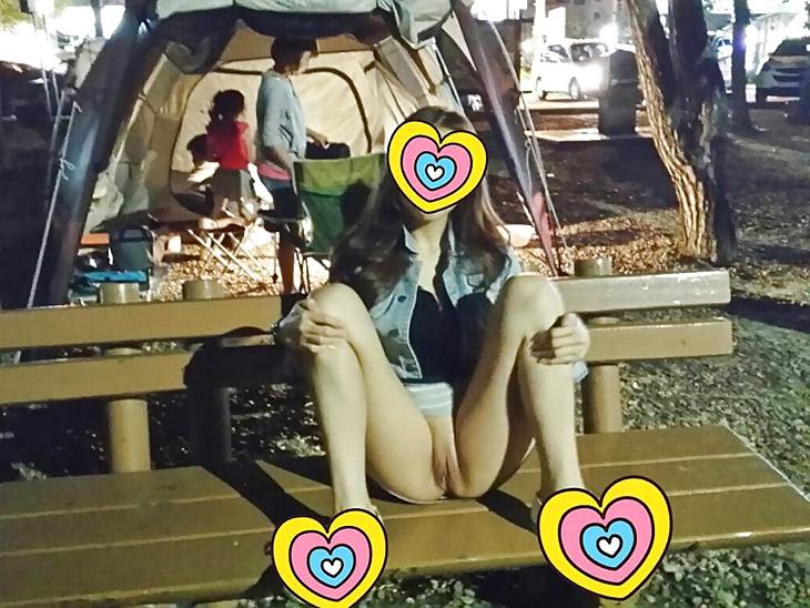 20P Korean girl flashing in public