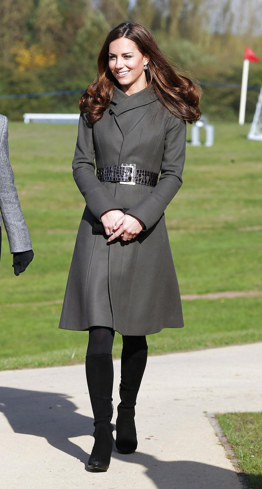 20P Royal Pantyhose Queen