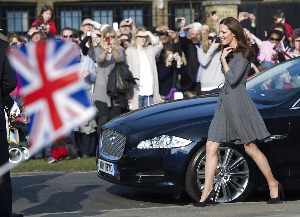 20P Royal Pantyhose Queen