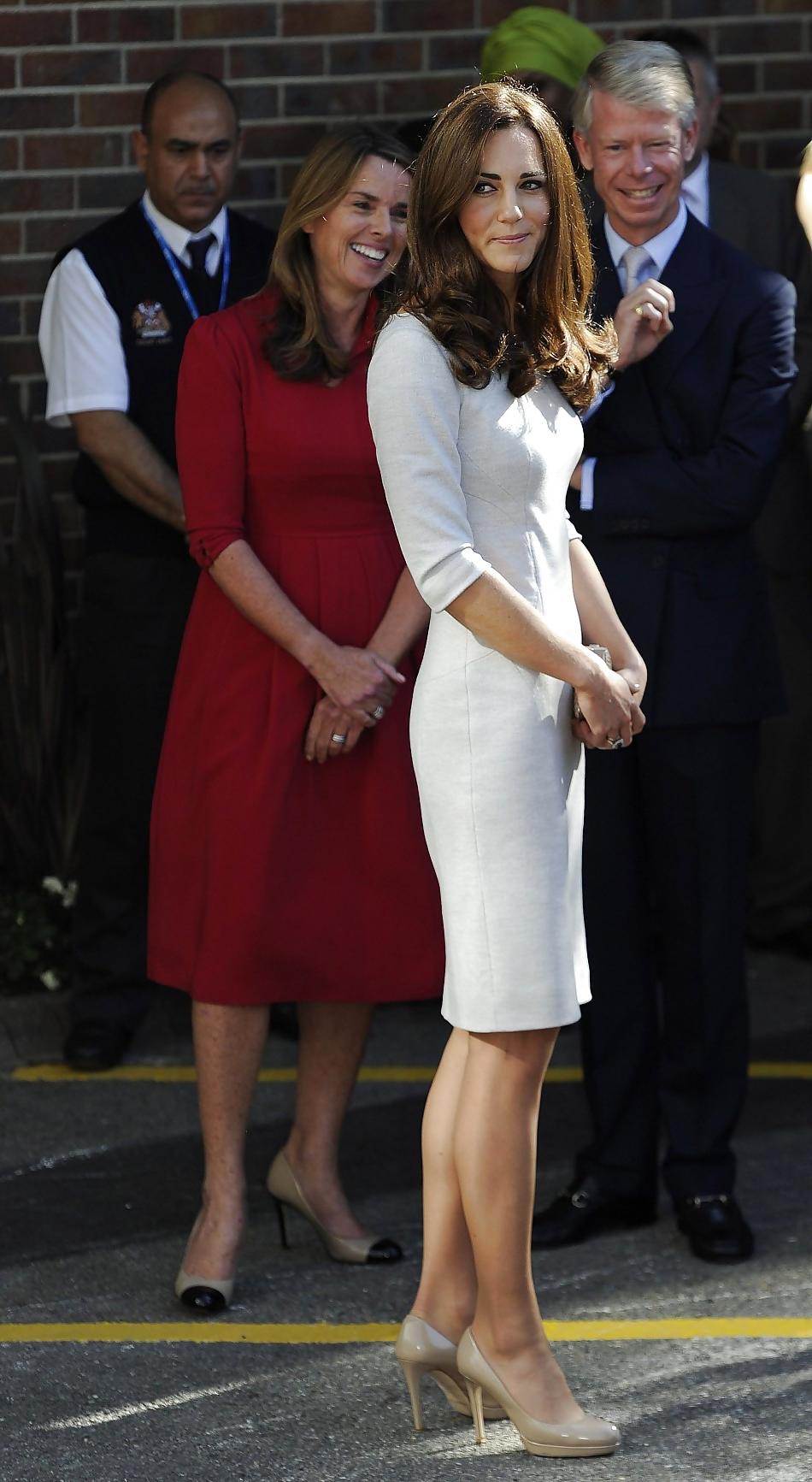 20P Royal Pantyhose Queen