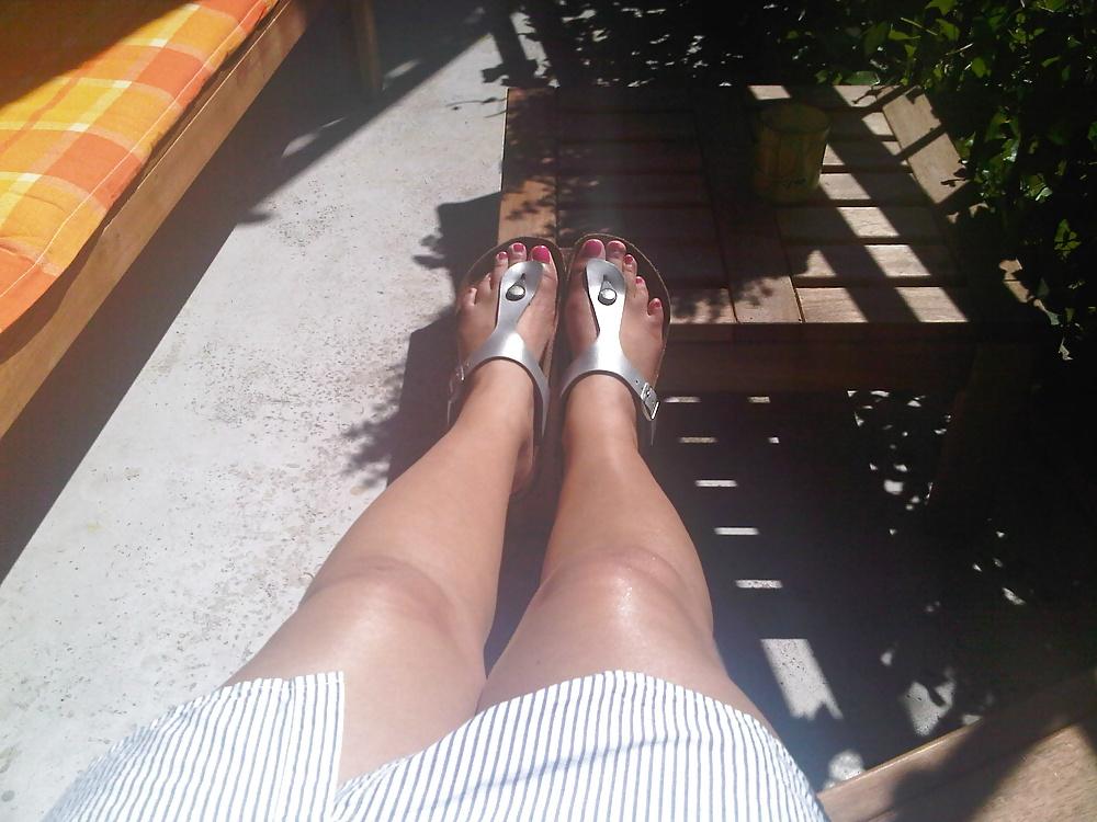 25P Moroccan slut with hot feet and tits!