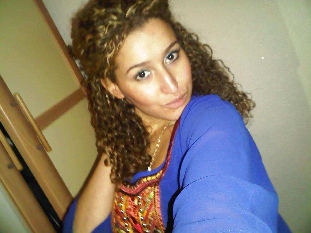 25P Moroccan slut with hot feet and tits!
