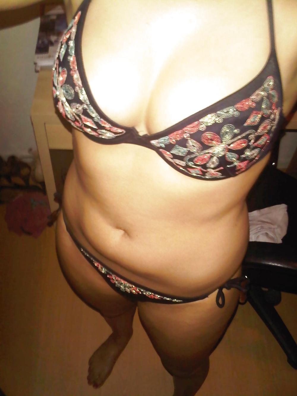 25P Moroccan slut with hot feet and tits!