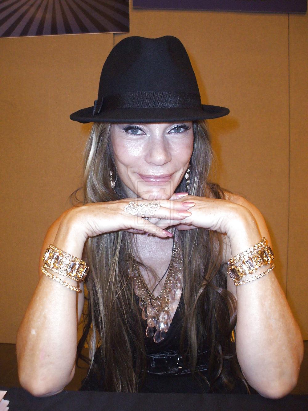 13P Virginia Hey-Mature Goddess