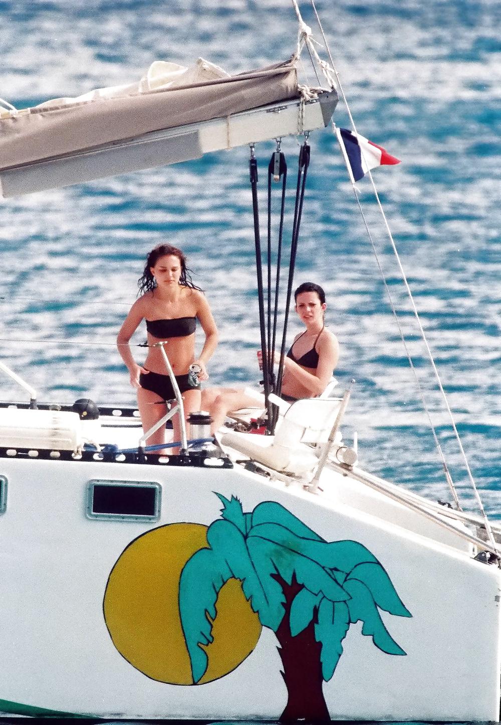 25P Natalie Portman - topless at the beach, January 2000