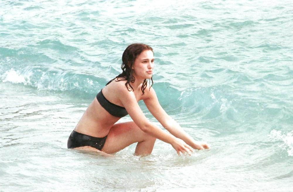 25P Natalie Portman - topless at the beach, January 2000