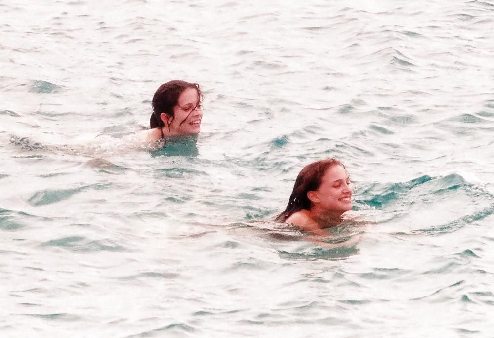 25P Natalie Portman - topless at the beach, January 2000