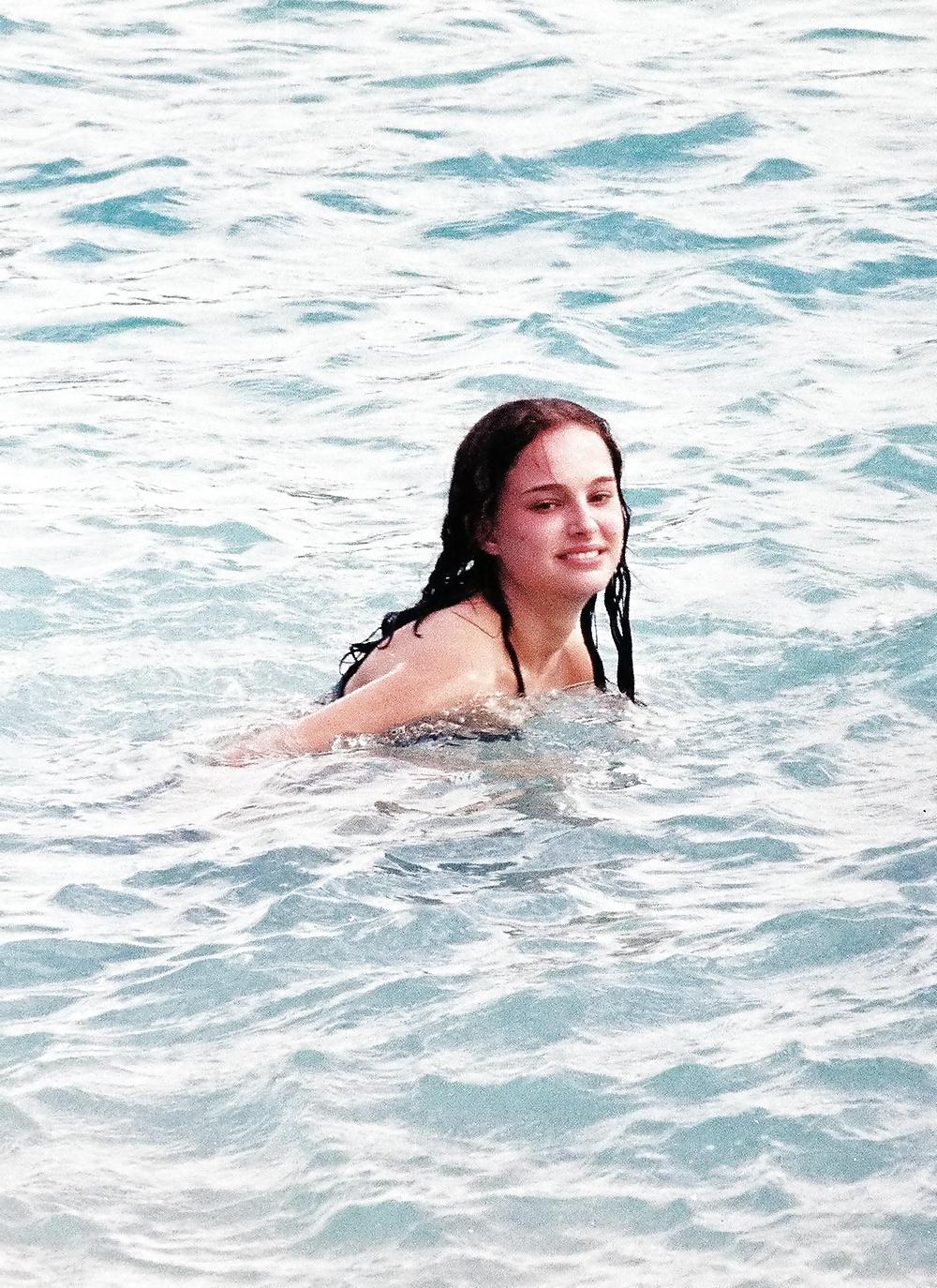 25P Natalie Portman - topless at the beach, January 2000