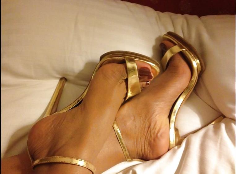 25P Hot Indian Bitch Veena Malik is desperate for cum