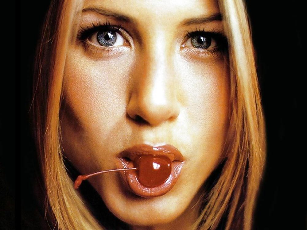 13P Female celebs - Jennifer Aniston 