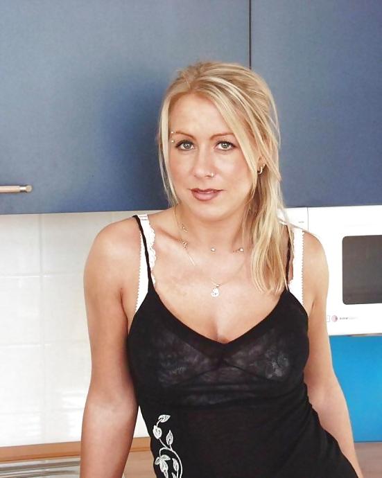 15P Breathtaking mouthwatering milf goddess 