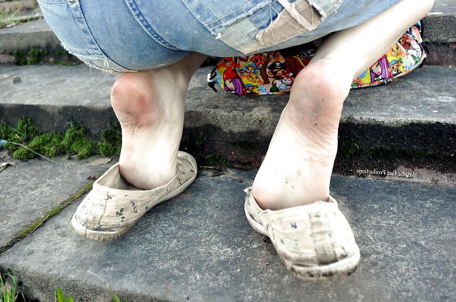 25P Feet & Soles - Stinky