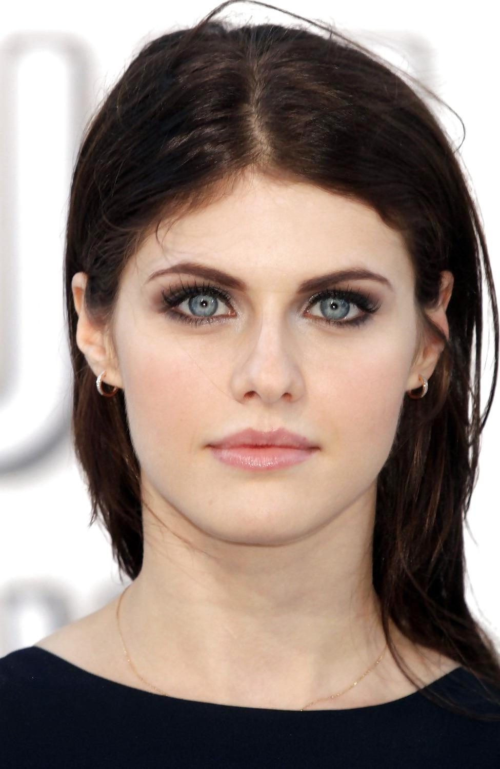 10P Alexandra Daddario finally topless !