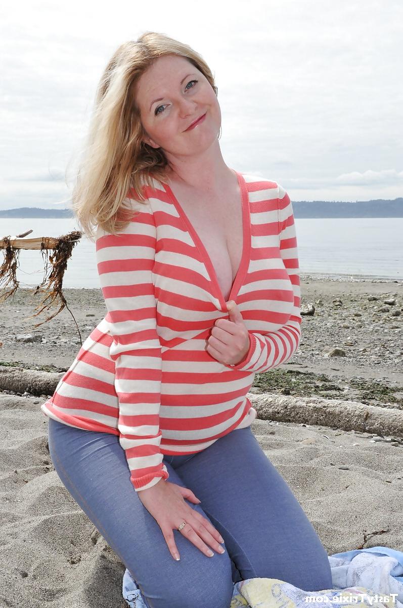 20P Breathtaking mouthwatering milf goddess Trixie