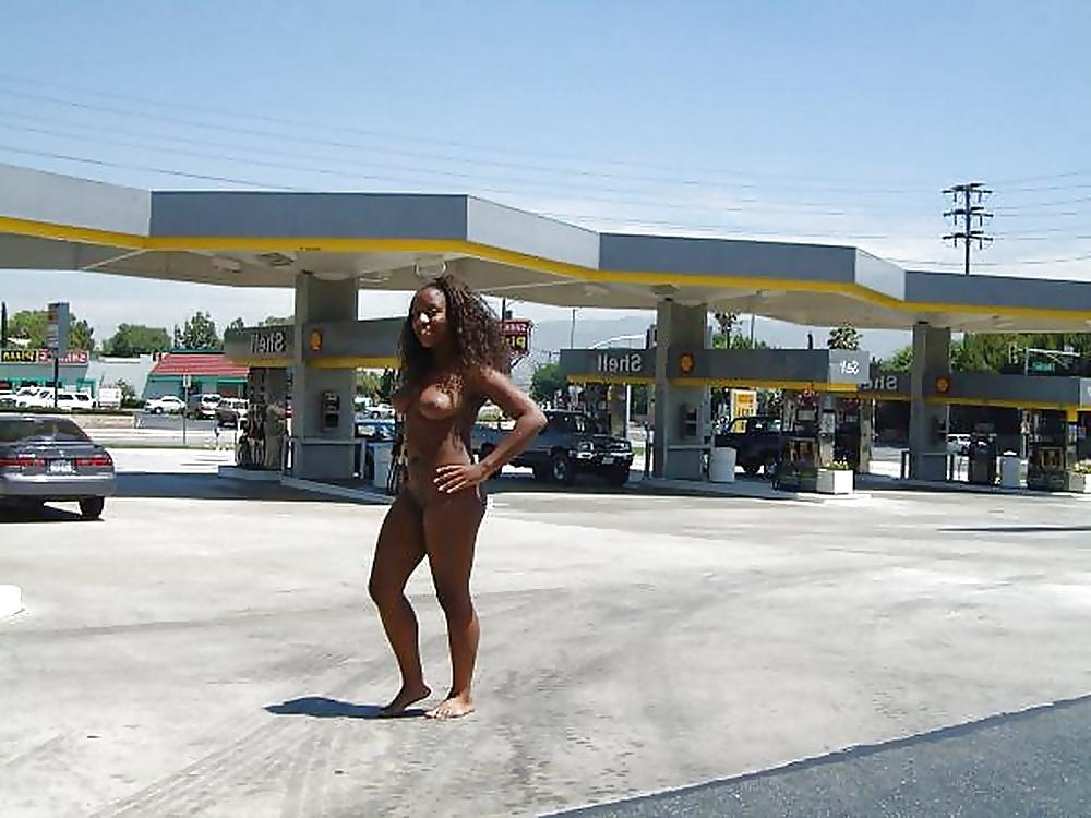 25P 141-HAPPY OUTDOOR IN PUBLIC 3