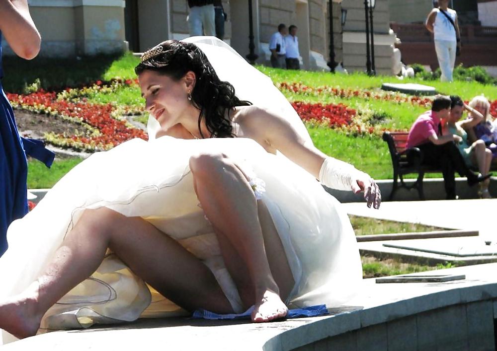 25P 141-HAPPY OUTDOOR IN PUBLIC 3