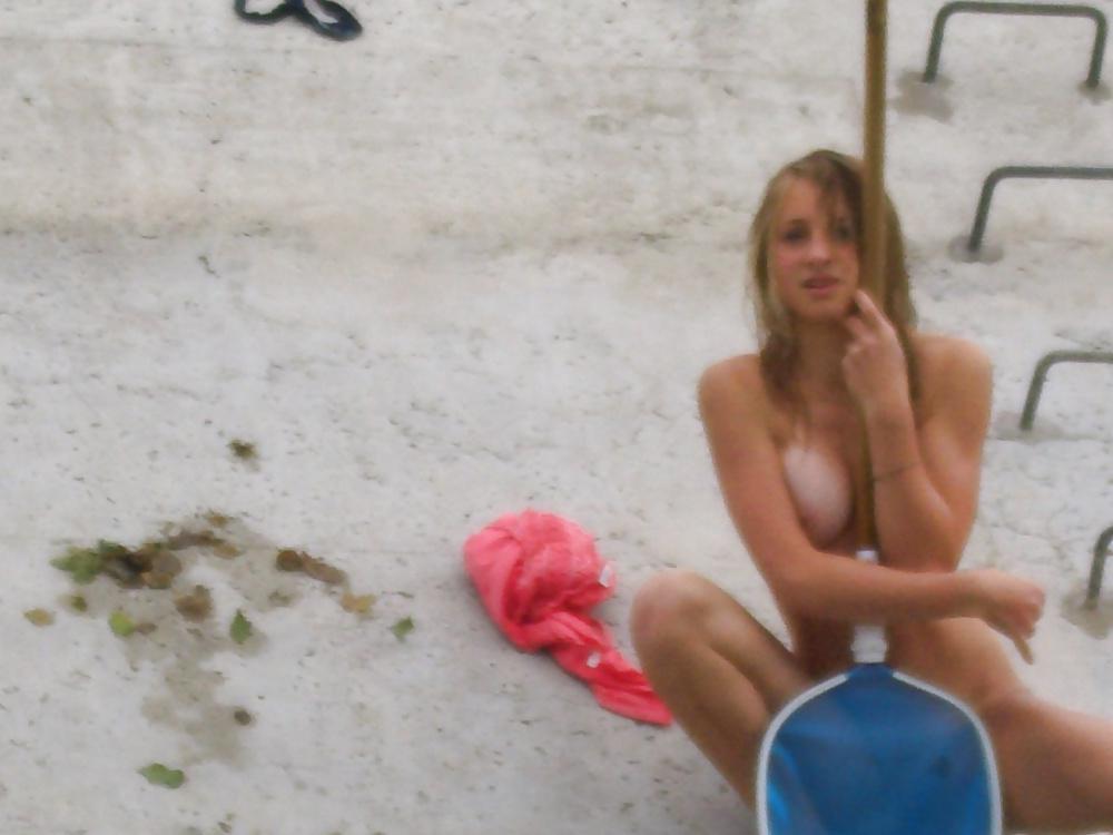 25P 141-HAPPY OUTDOOR IN PUBLIC 3