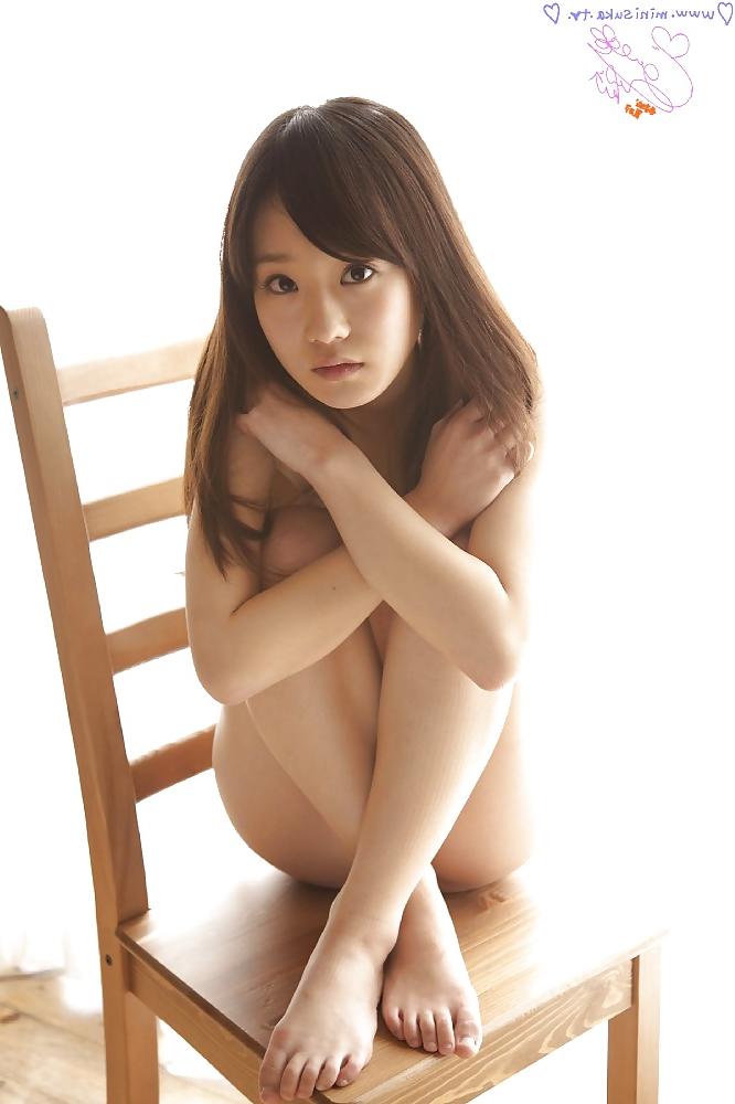 25P Hot legs & feet from Japan: Kana Yuuki