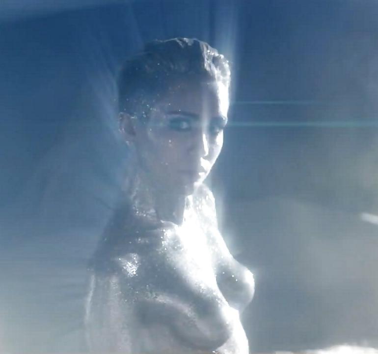20P MILEY  CYRUS -TOPLESS