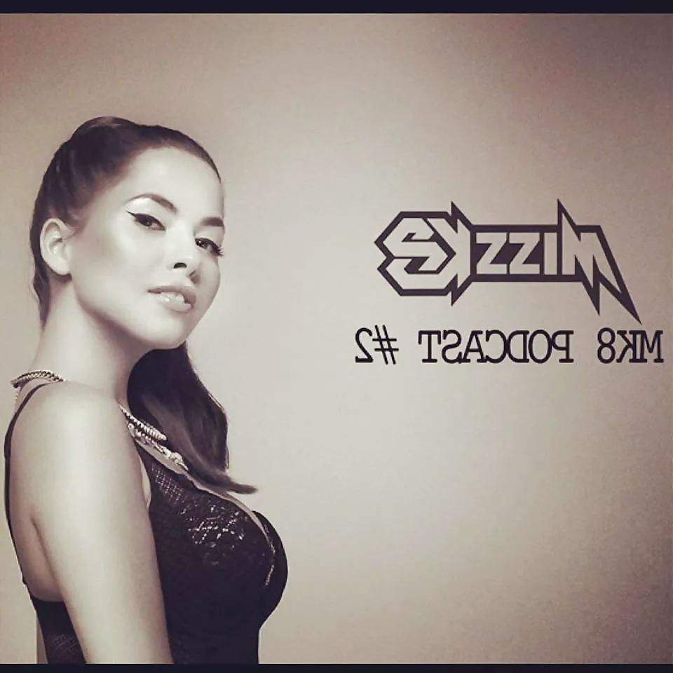 25P MissK8 sexy female techno dj