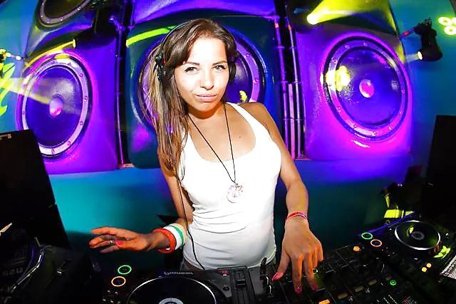 25P MissK8 sexy female techno dj