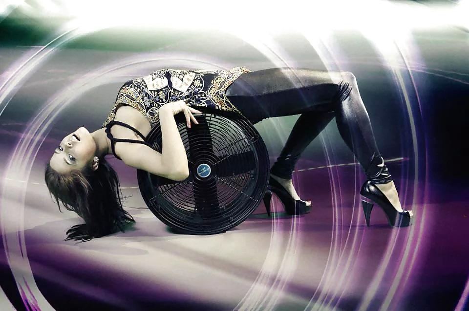 25P MissK8 sexy female techno dj