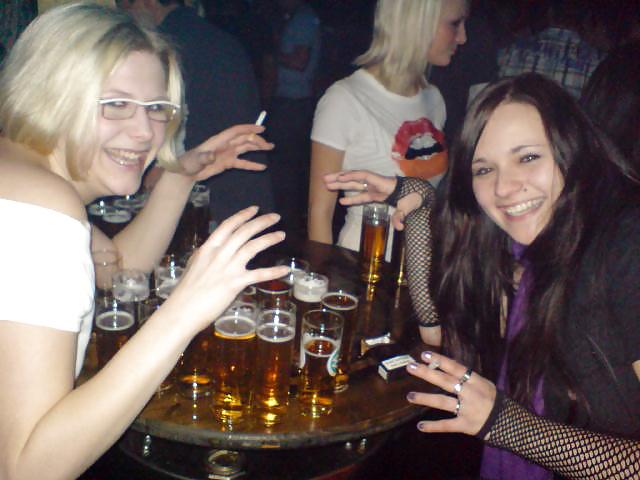 25P AMATEUR BITCH, PARTY PICS  WITH BOYFRIEND AND MY GIRLS