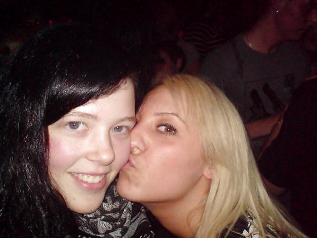 25P AMATEUR BITCH, PARTY PICS  WITH BOYFRIEND AND MY GIRLS