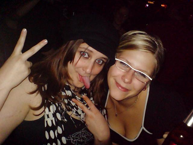 25P AMATEUR BITCH, PARTY PICS  WITH BOYFRIEND AND MY GIRLS