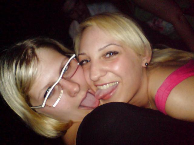 25P AMATEUR BITCH, PARTY PICS  WITH BOYFRIEND AND MY GIRLS