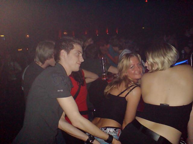 25P AMATEUR BITCH, PARTY PICS  WITH BOYFRIEND AND MY GIRLS