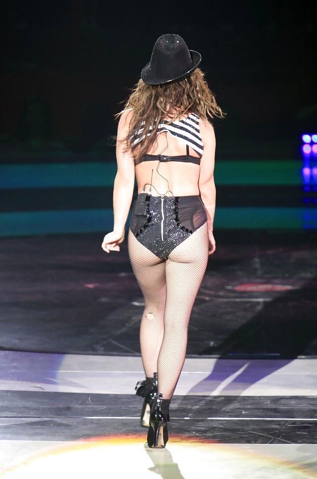 25P Britney is both cute and pretty with a hot curvy body