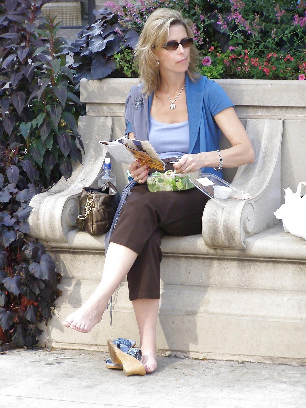 25P June 2014 Sexy Feet and Legs Outdoors
