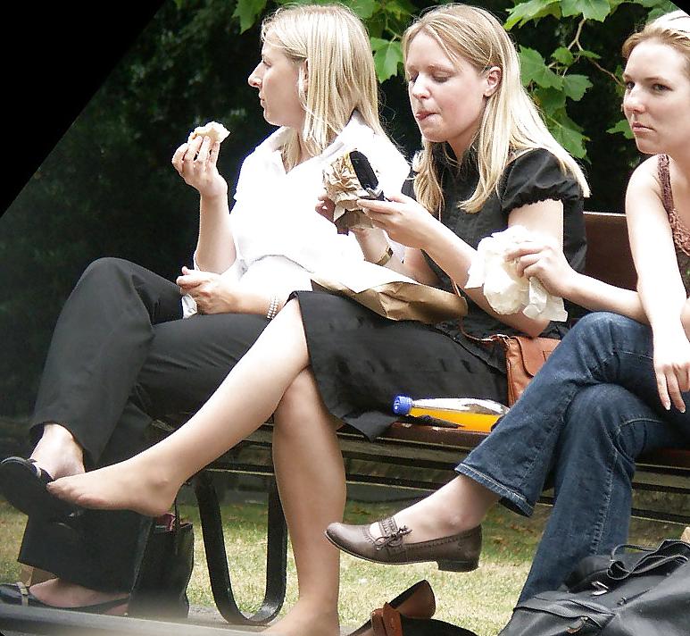 25P June 2014 Sexy Feet and Legs Outdoors