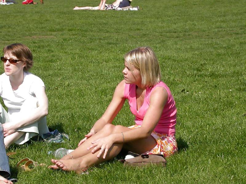 25P June 2014 Sexy Feet and Legs Outdoors