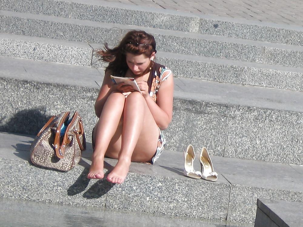 25P June 2014 Sexy Feet and Legs Outdoors
