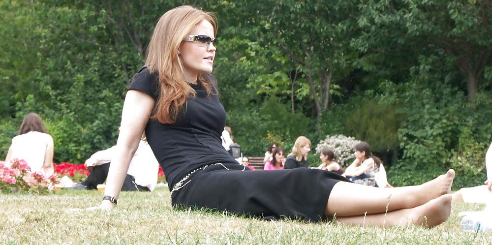 25P June 2014 Sexy Feet and Legs Outdoors
