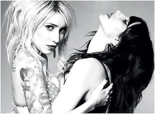 25P Lesbian art pics XV