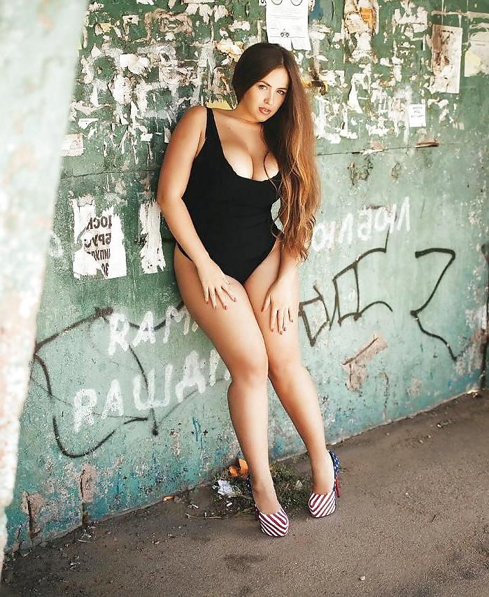 12P Plus Size Model Goddess: Viktoria Manas