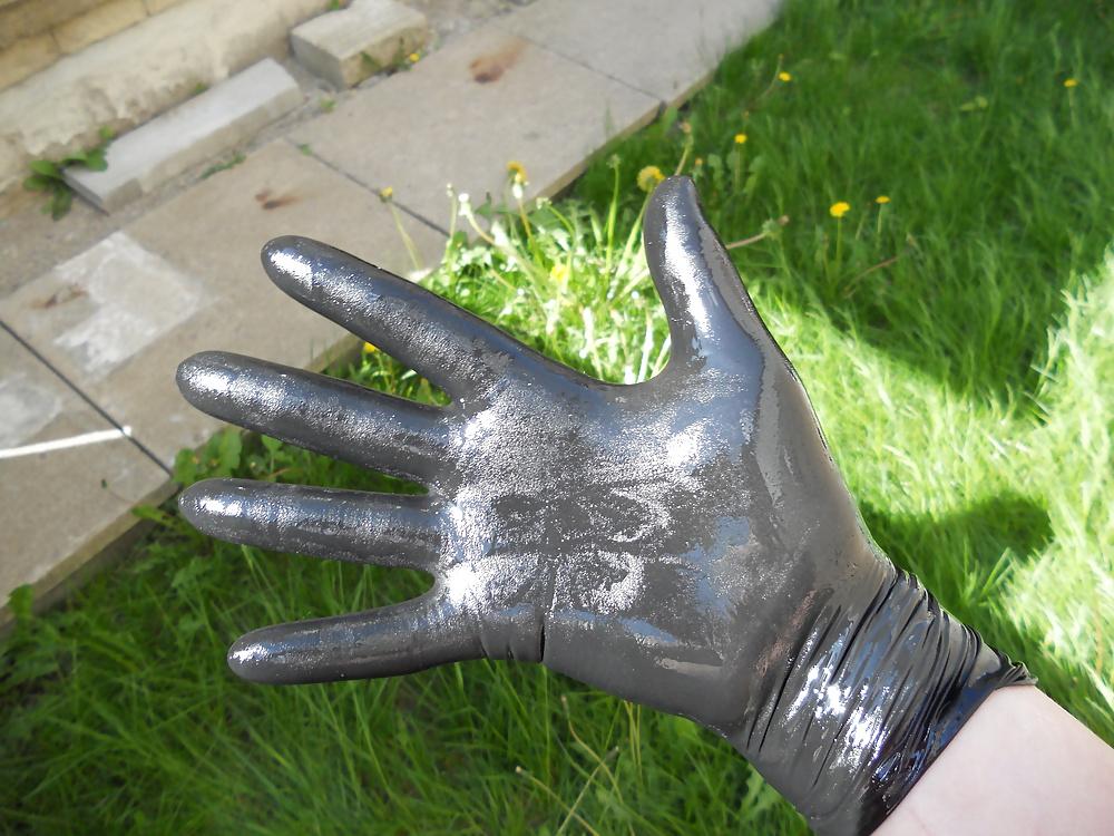 6P Gloves outside