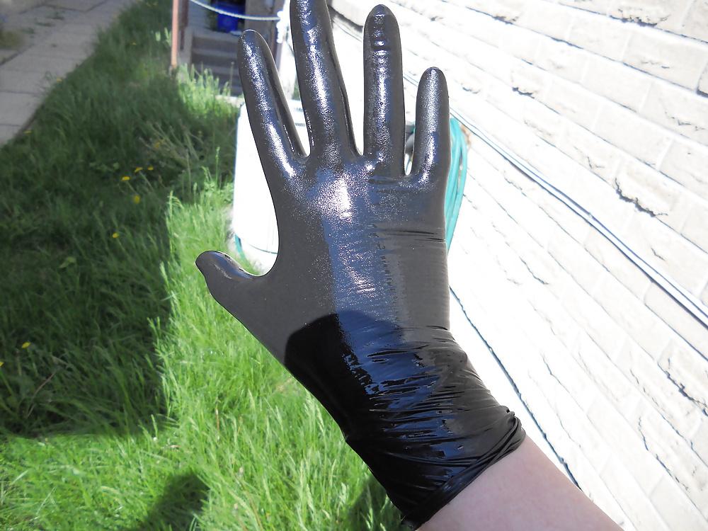 6P Gloves outside