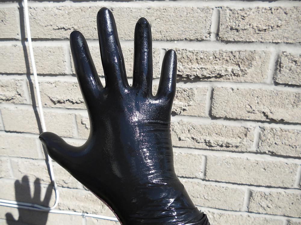 6P Gloves outside