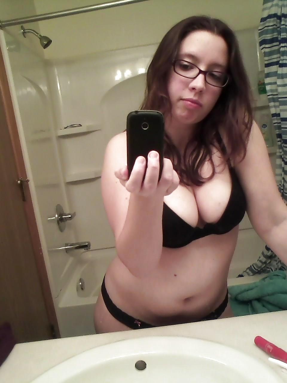 19P Chubby thick Monica teases with self-shot pics