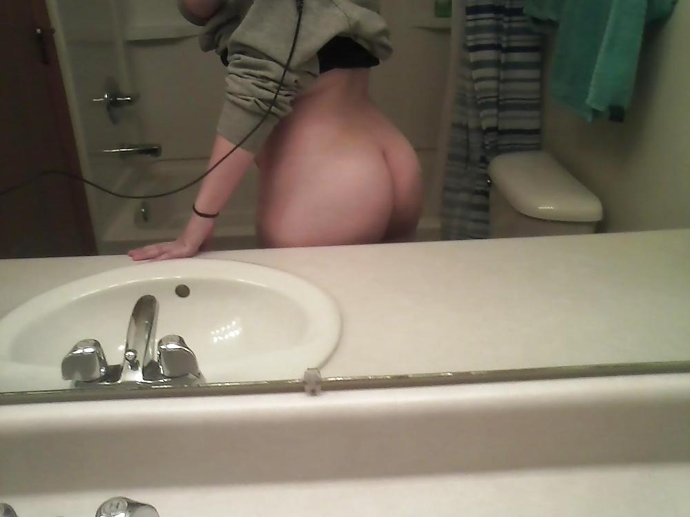 19P Chubby thick Monica teases with self-shot pics