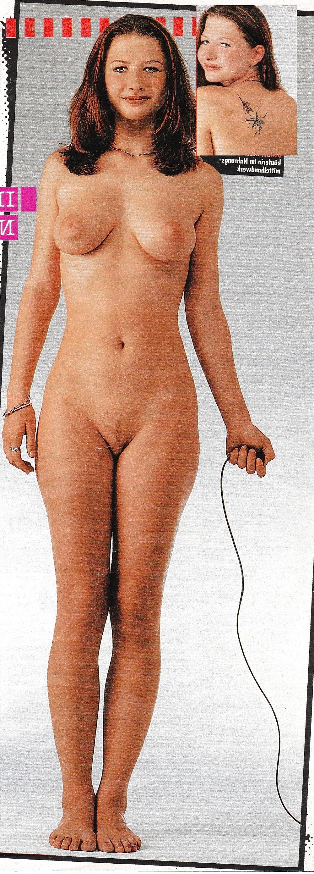 8P Heute Nackt - Cute Girls first time posing nude