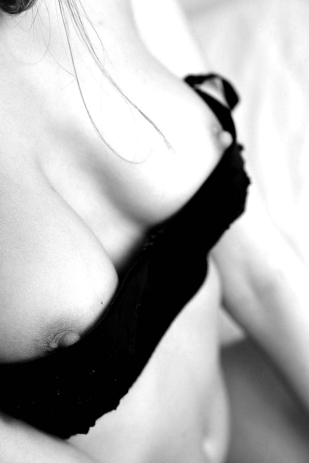 25P Art Desire B&W